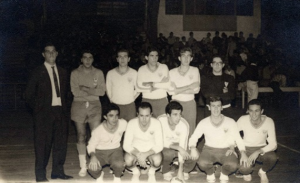 Figura 16- Time de futebol de salão que deu a vitória final na competição geral da PAULI-POLI de 1965, depois de 15 anos de espera.