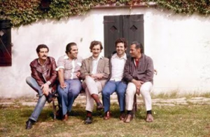 Figura 12- Uma foto histórica, que nunca mais pode ser repetida, com os quatro amigos "Platenses", da esquerda para a direita, Guimarey, Donatone, Cueto, eu e "Negro" Rodrigues.