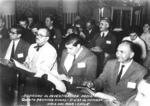 Figura 1- Toccalino (o terceiro da esquerda para a direita) participando da reunião da Sociedade Latino Americana de Investigação Pediátrica, em Viña del Mar, Chile, em 1968.