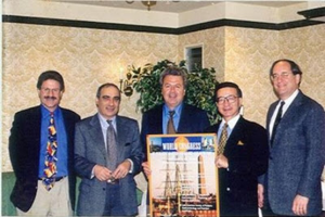 Figura 6- Comissão organizadora do I Congresso Mundial reunida em Denver, em outubro de 1999. Da esquerda para a direita, Ron Sokol (EUA), Samy Cadranel (Bélgica), eu, Yushiro Yamashiro (Japão) e Harland Winter (EUA).