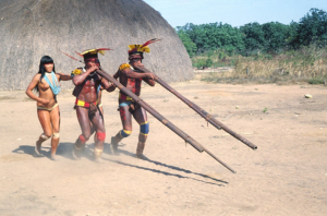 Figura 6- Índios Camaiura em momento de festa na aldeia.