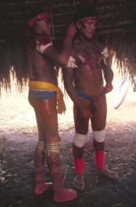 Figura 17- Índios pintados para a festa do Quarup.