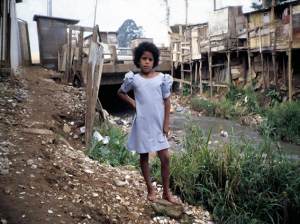 Figura 10- Criança moradora da favela.