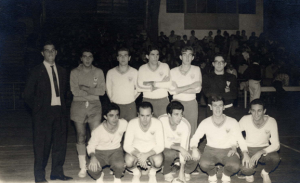 Figura 25: Time de futsal que venceu a Pauli-Poli de 1965. Estou em pé terceiro à esquerda.